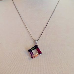 Women’s Pendant Necklace With Pierce Earrings.